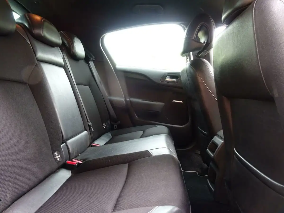2013-citroen-ds4-20td-dstyle-big-4