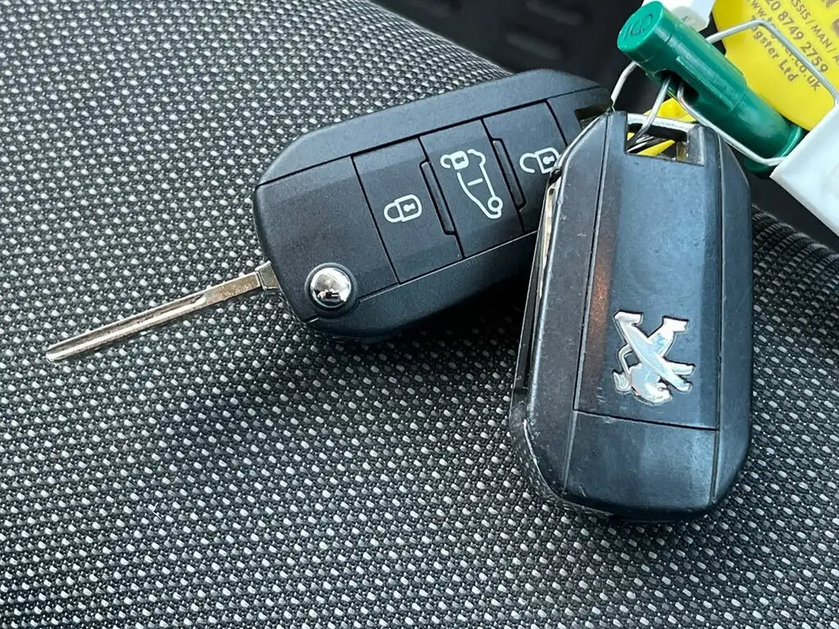 2021-peugeot-partner-15-bluehdi-1000-professional-100ps-eu6dt-panel-big-25
