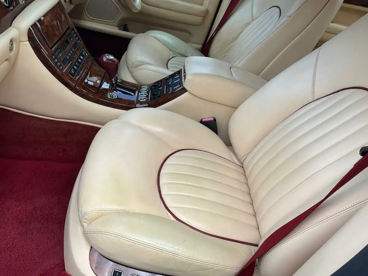 2001-bentley-arnage-68-red-label-big-21