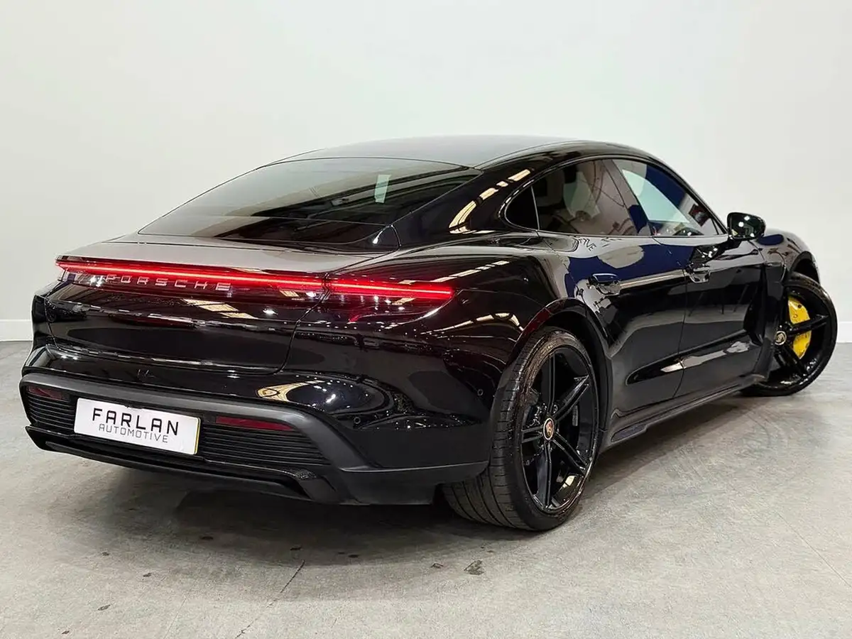 2020-porsche-taycan-e-turbo-s-big-28