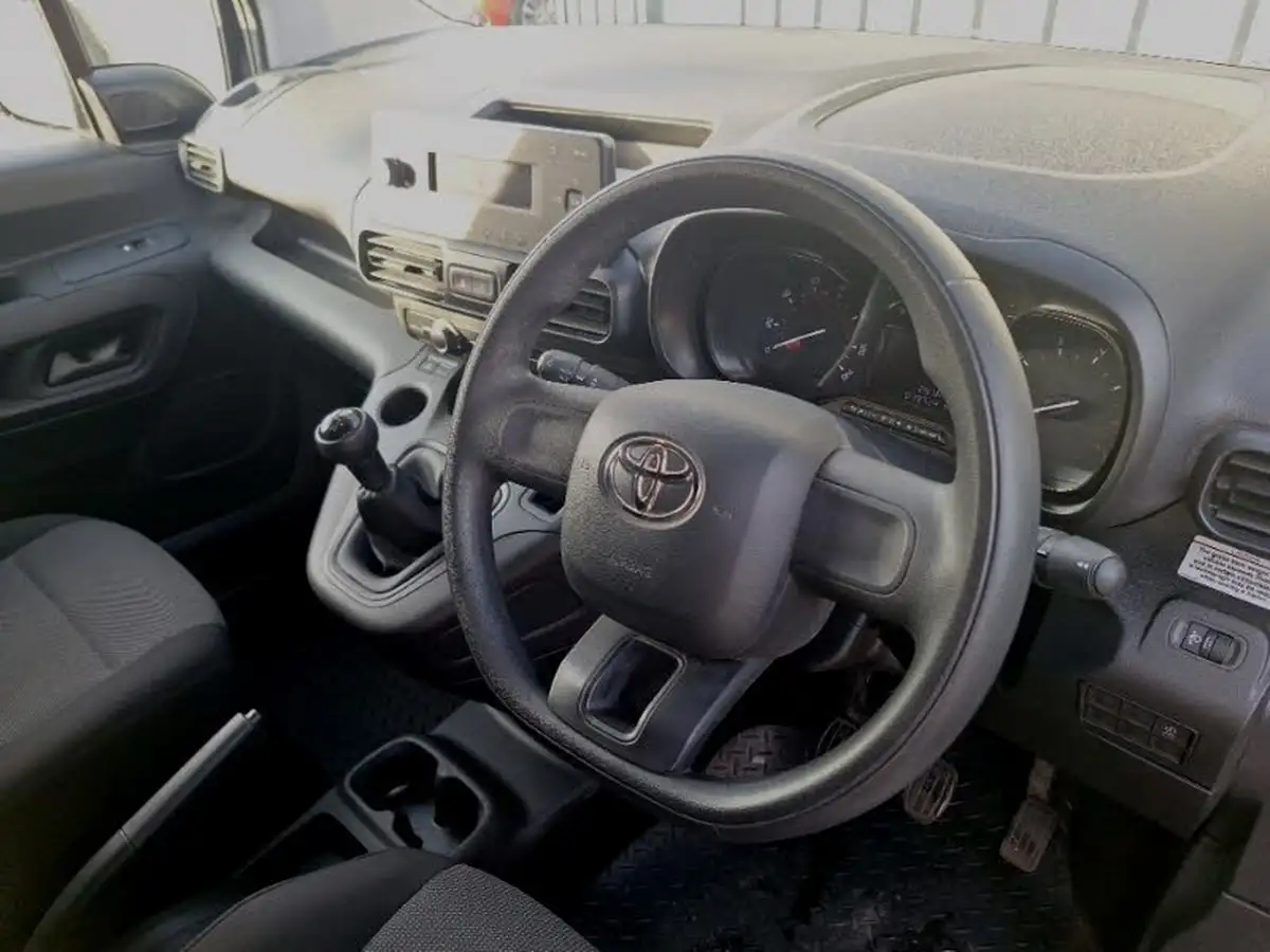 2021-toyota-proace-city-15d-active-100hpeu6dt-e-big-6