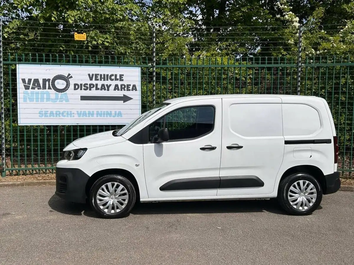 2021-peugeot-partner-15-bluehdi-1000-professional-100ps-eu6dt-panel-big-3