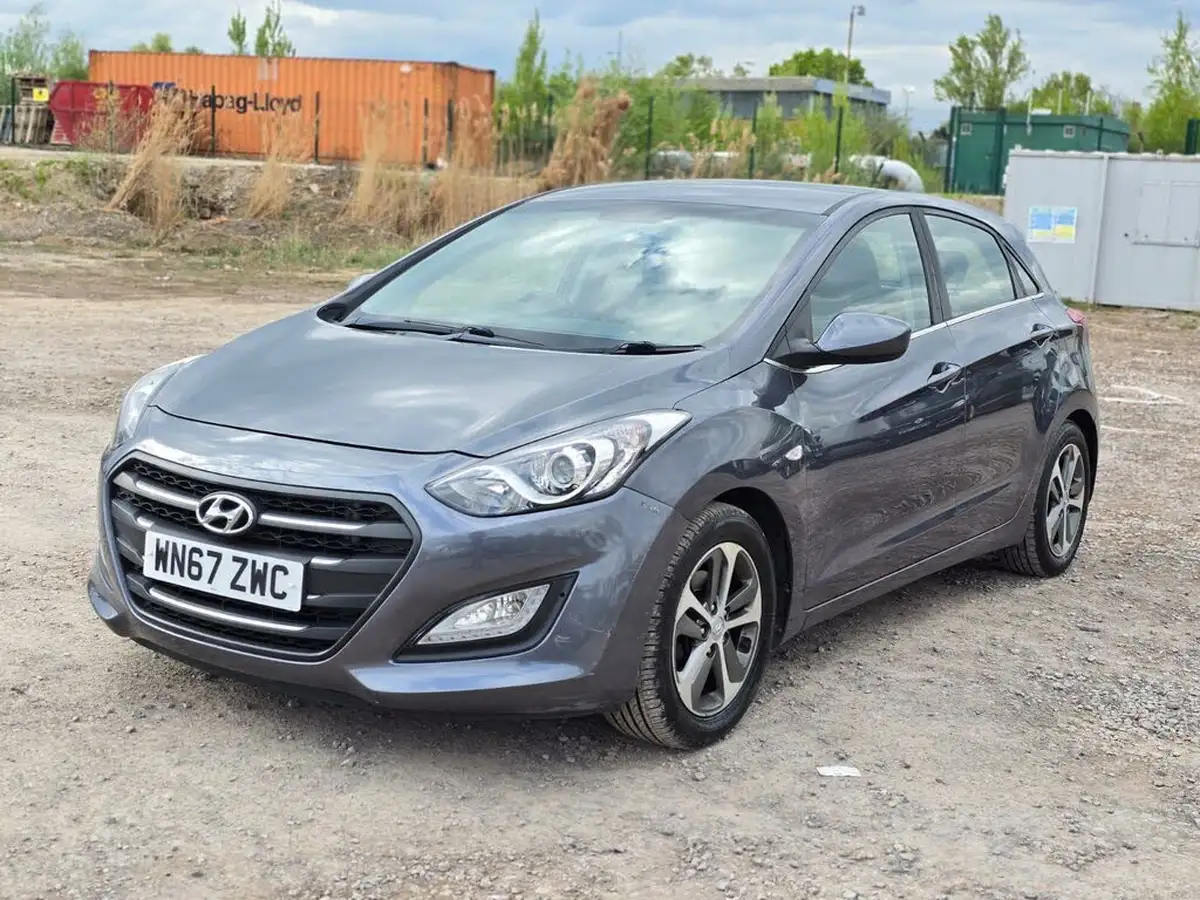 2017-hyundai-i30-16crdi-se-110ps-blue-drive-hatchback-dct-big-8
