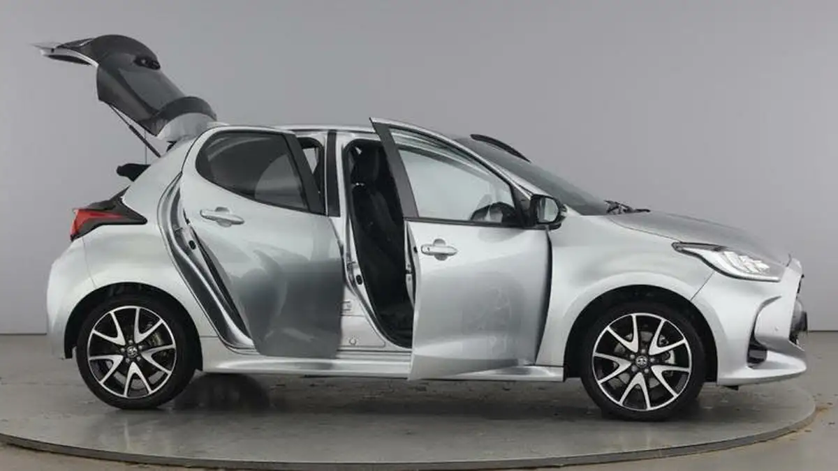 2022-toyota-yaris-15-vvt-i-dynamic-big-9