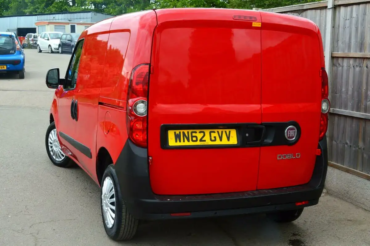 2013-fiat-doblo-cargo-13td-maxi-big-14