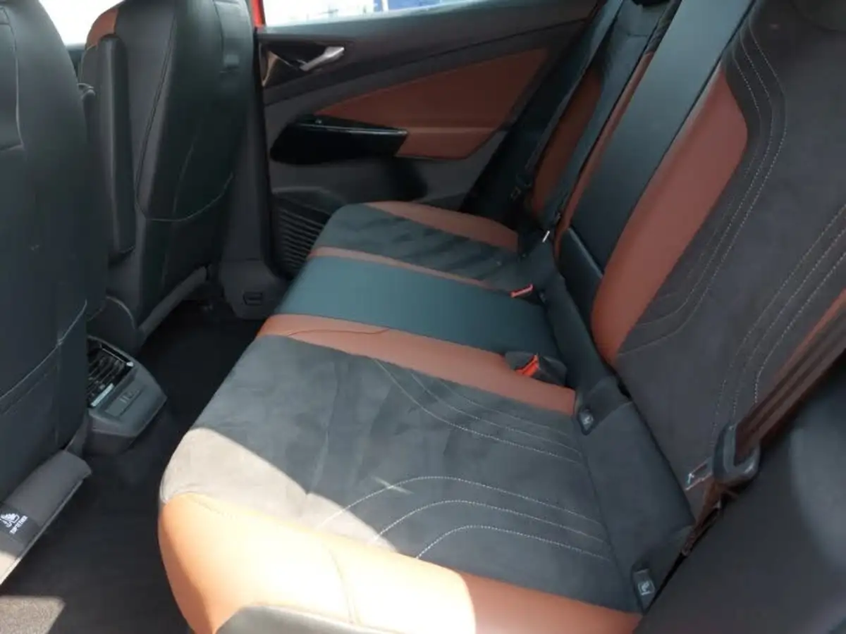 2022-volkswagen-id4-e-life-148ps-52kwh-pure-performance-big-5
