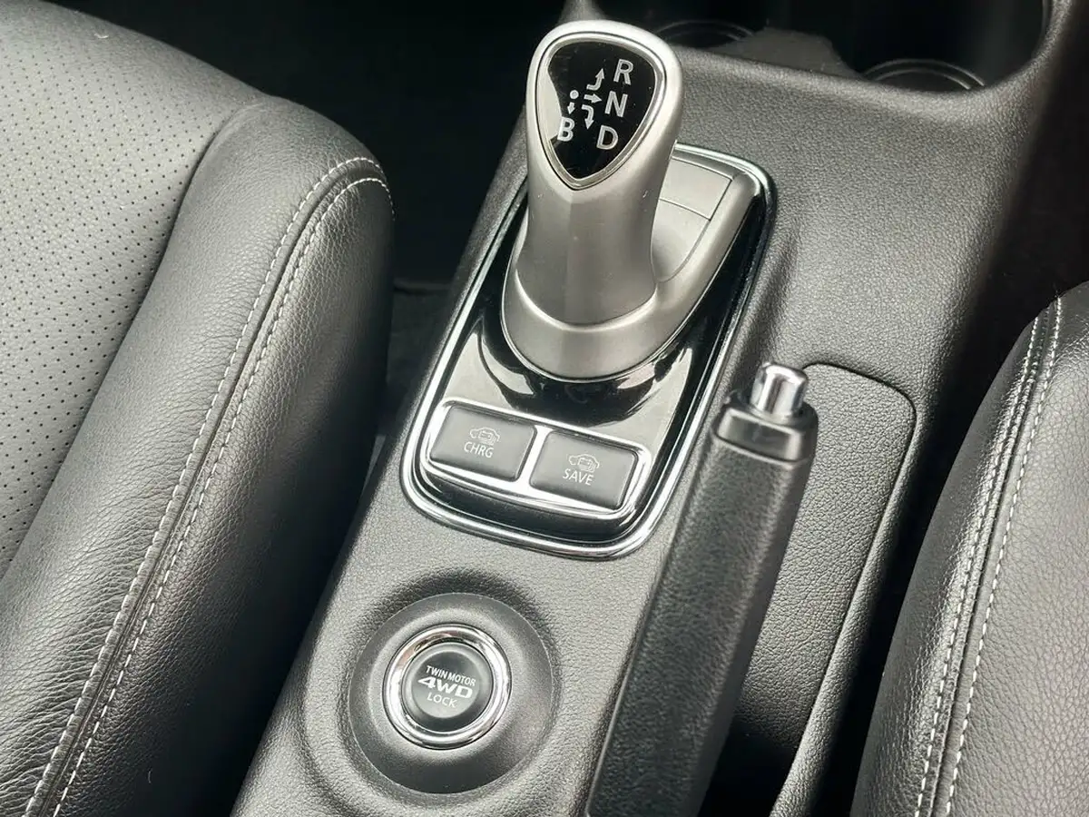 2015-mitsubishi-outlander-20-gx3h-phev-5st-big-18