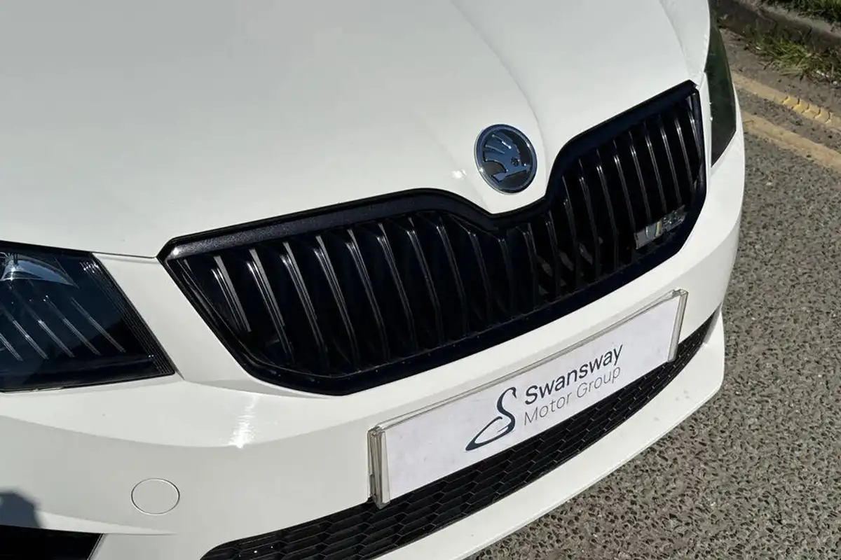 2014-skoda-octavia-20tdi-vrs-estate-big-41