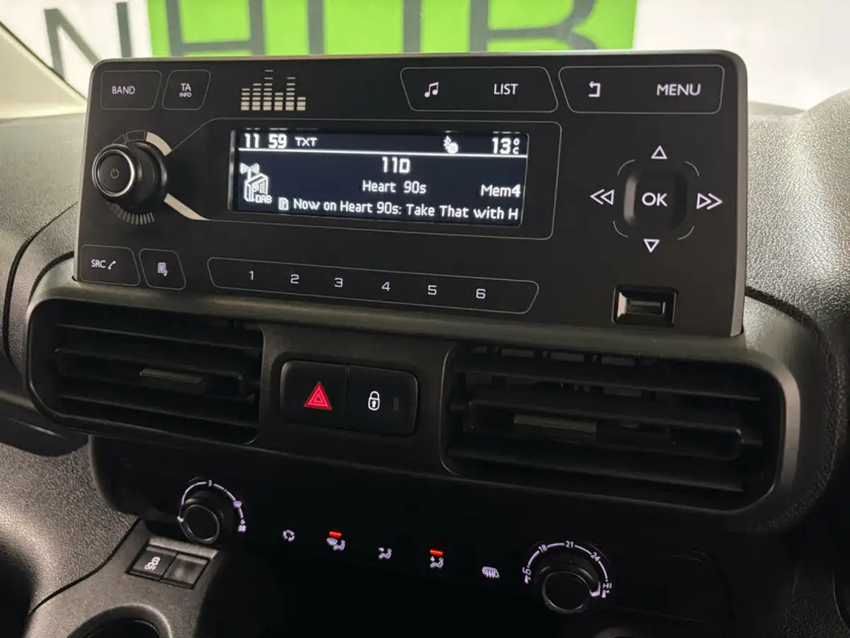 2019-vauxhall-combo-15cdti-edition-2000-75pseu6d-t-panel-big-15