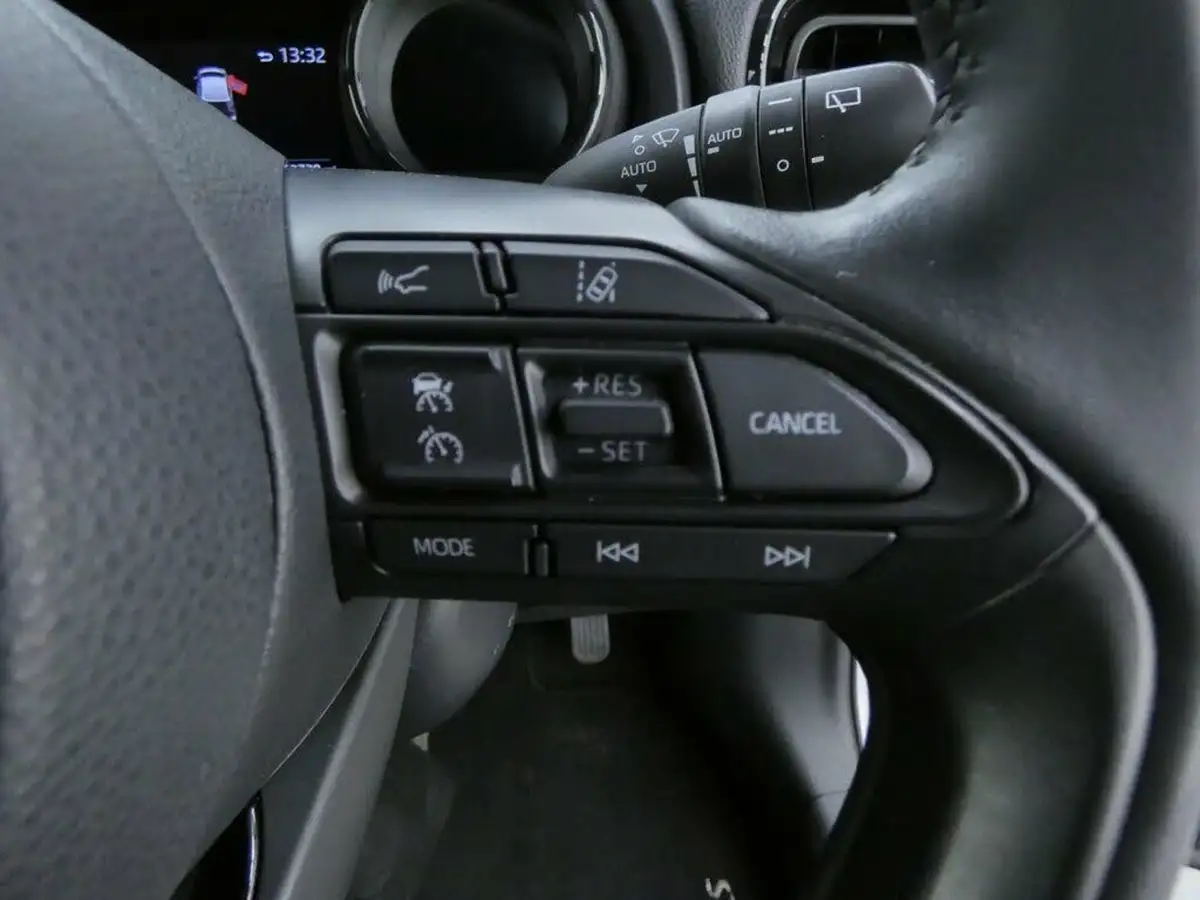2021-toyota-yaris-15-vvt-i-dynamic-big-13
