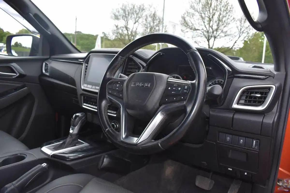 2021-isuzu-d-max-19td-v-cross-auto-big-20