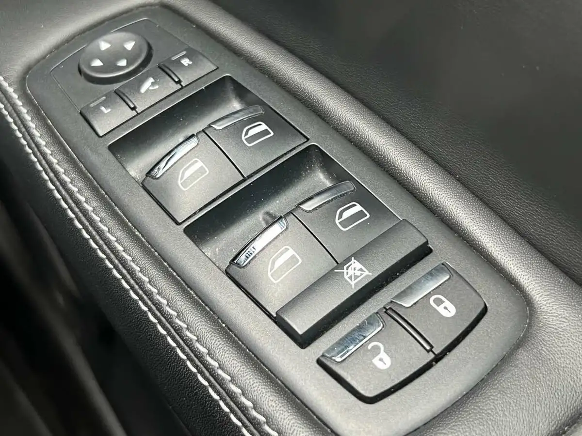 2017-maserati-ghibli-30td-big-72