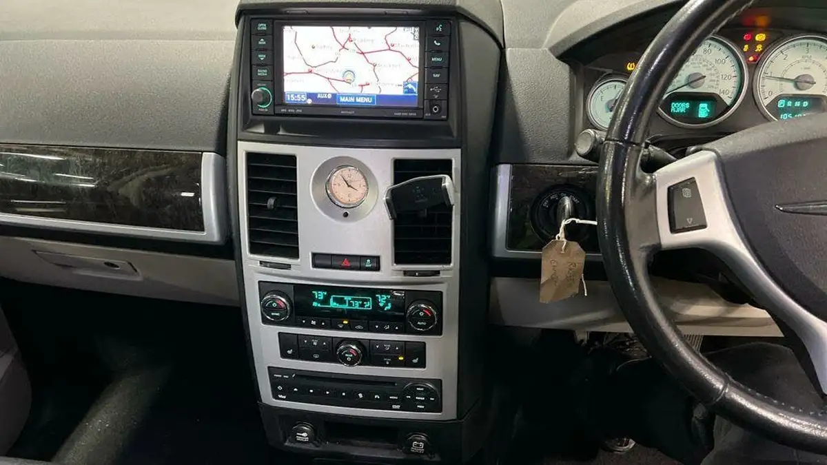 2013-chrysler-grand-voyager-28td-limited-big-6