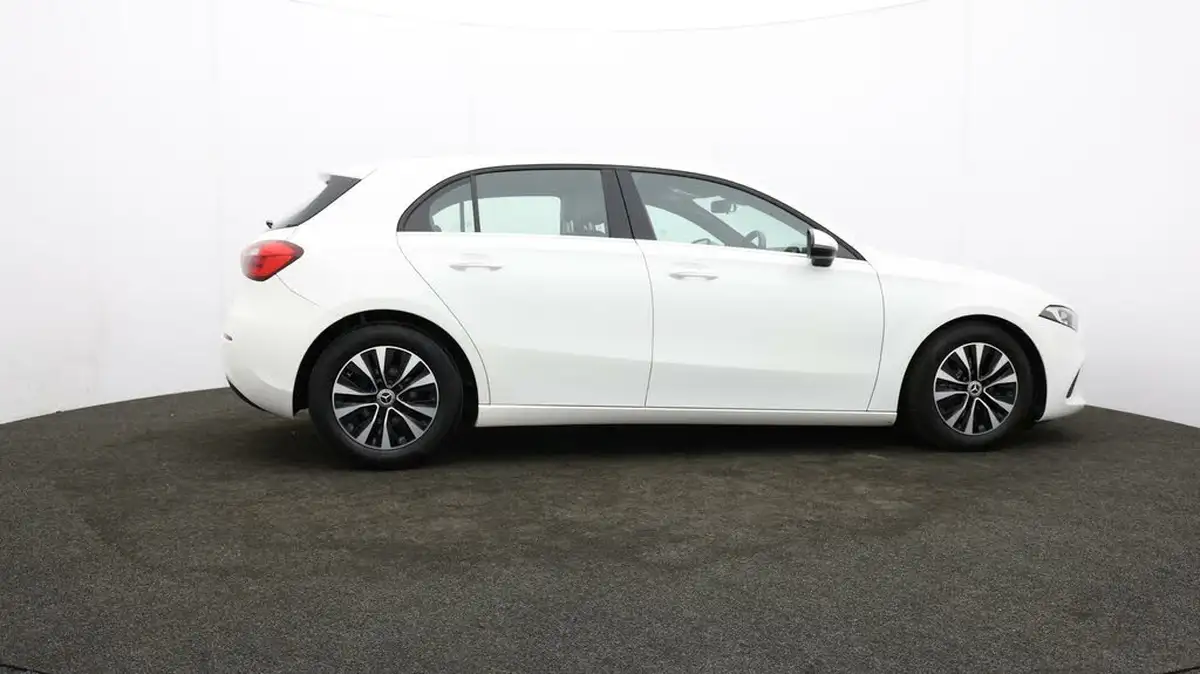 2020-mercedes-benz-a-class-15d-a180d-se-big-29