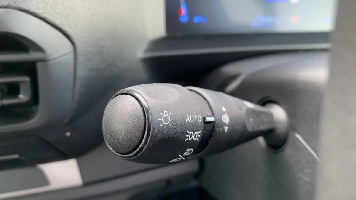 2024-peugeot-expert-20-bluehdi-professional-standard-panel-big-26