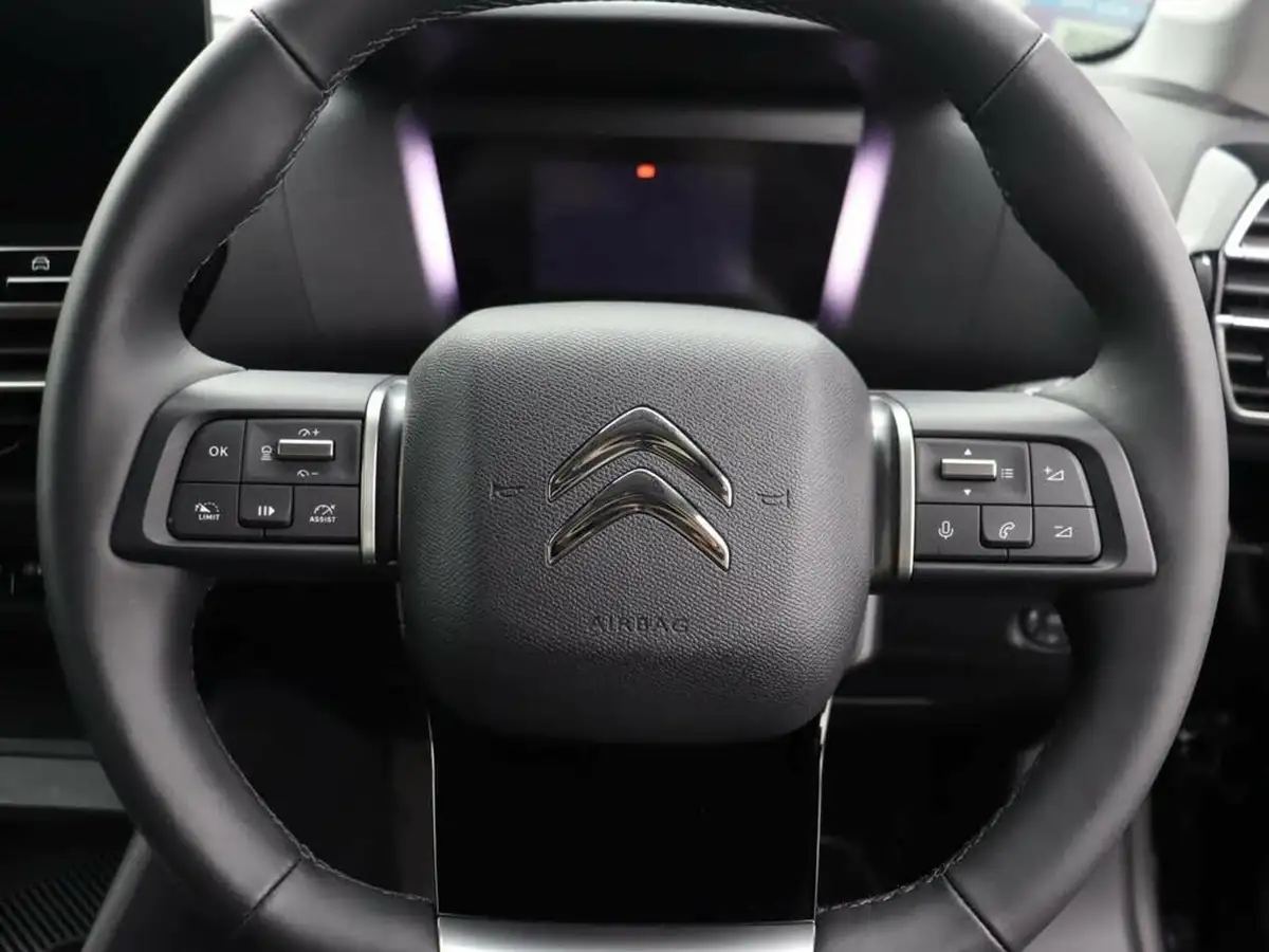 2024-citroen-c4-e-e-series-156ps-54kwh-big-32