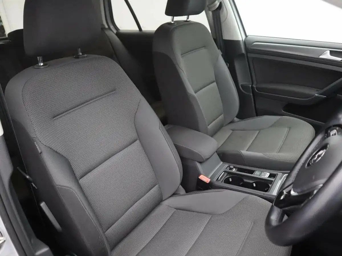 2019-volkswagen-golf-15-tsi-se-nav-130ps-hatchback-5d-dsg-big-7