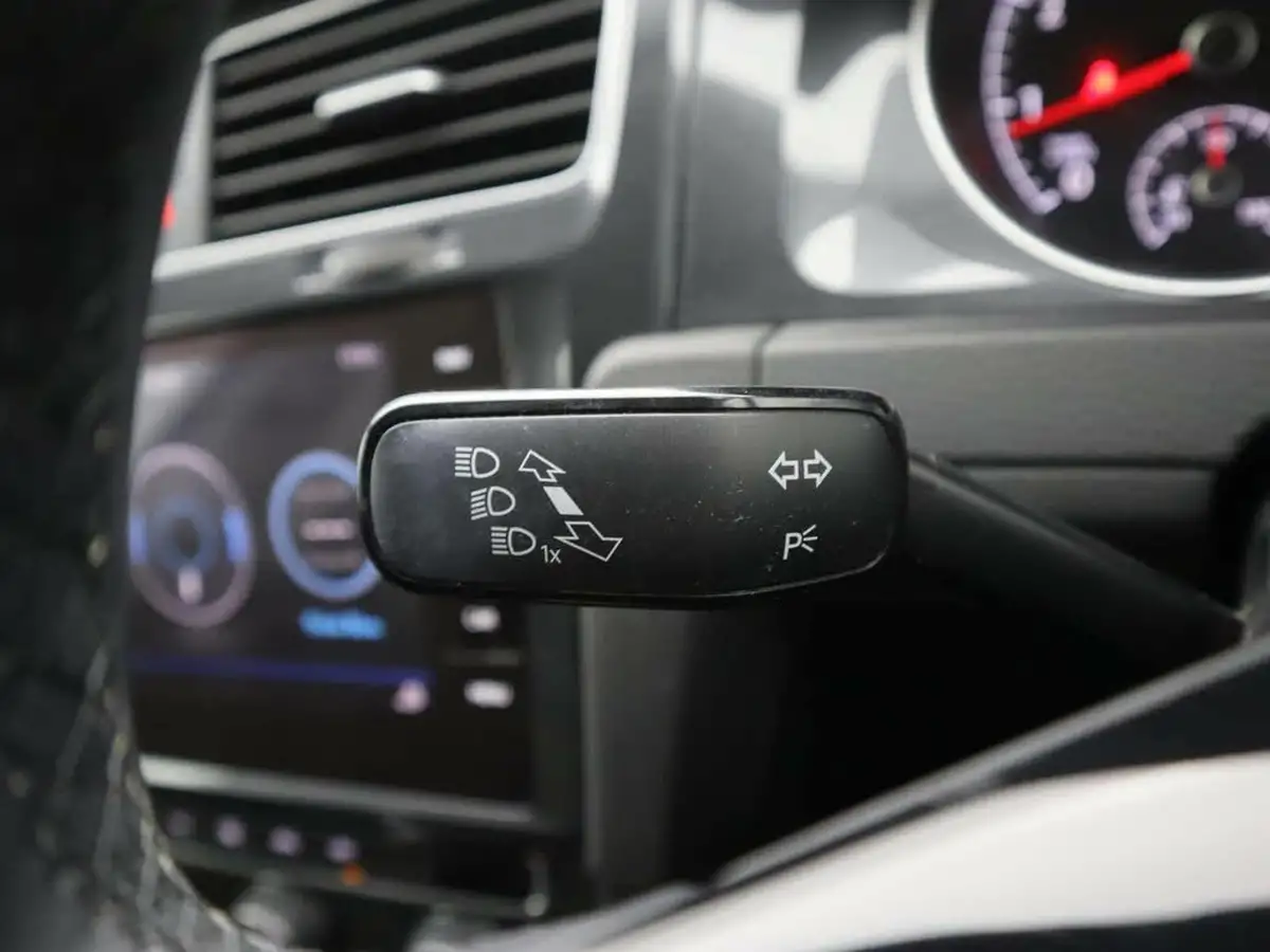 2019-volkswagen-golf-15-tsi-se-nav-130ps-hatchback-5d-dsg-big-24