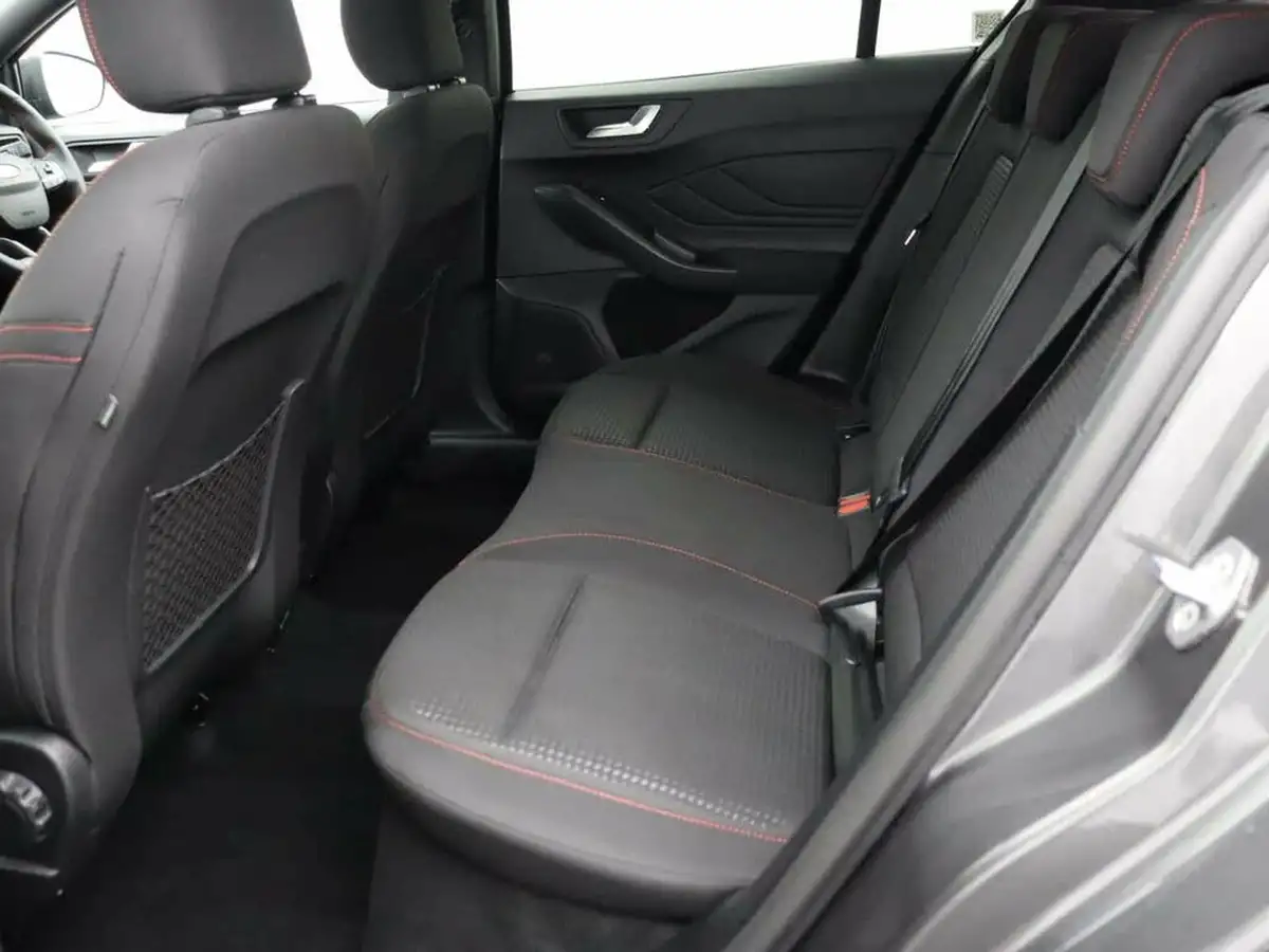 2023-ford-focus-10t-st-line-125ps-hatchback-big-11