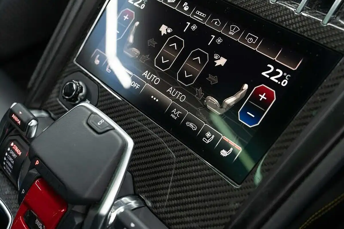 2022-lamborghini-urus-40-no-trim-big-8