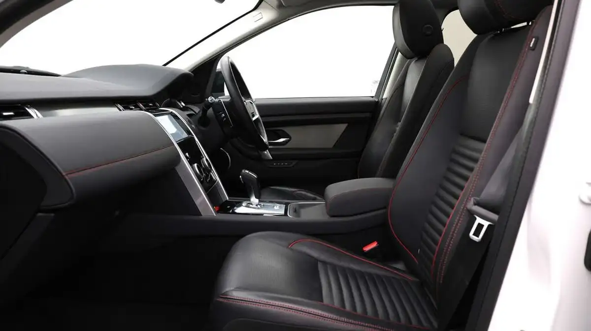 2021-land-rover-discovery-sport-15-p300e-r-dynamic-se-big-14