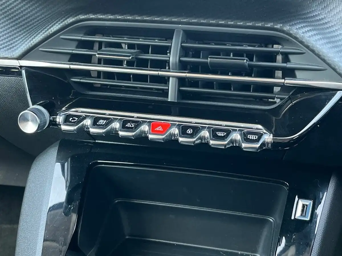 2022-peugeot-208-12-puretech-active-premium-100bhp-big-21