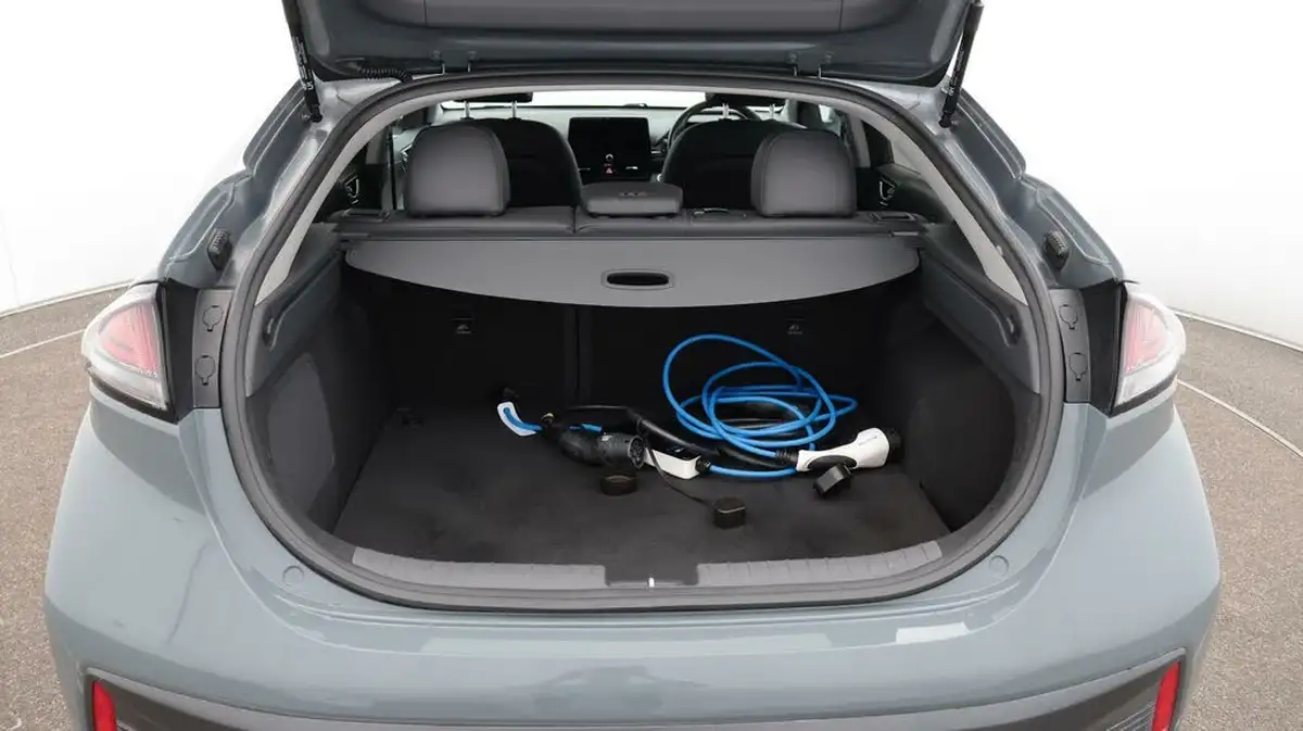 2022-hyundai-ioniq-e-premium-se-electric-big-17