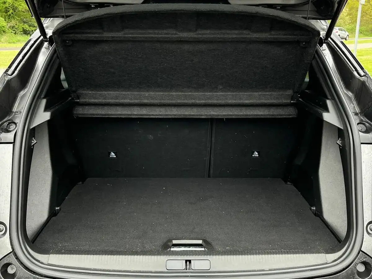 2022-peugeot-2008-suv-12-puretech-gt-big-9