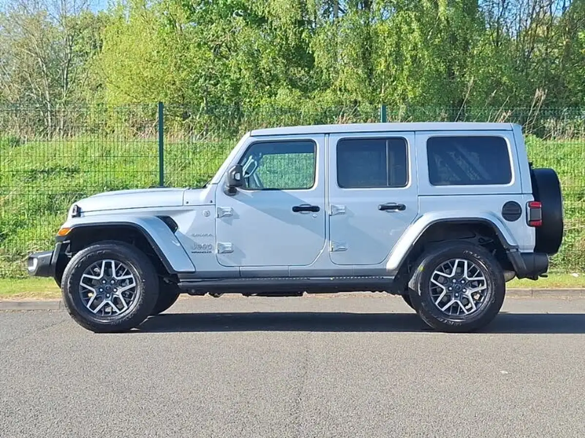 2024-jeep-wrangler-20-gme-sahara-big-3