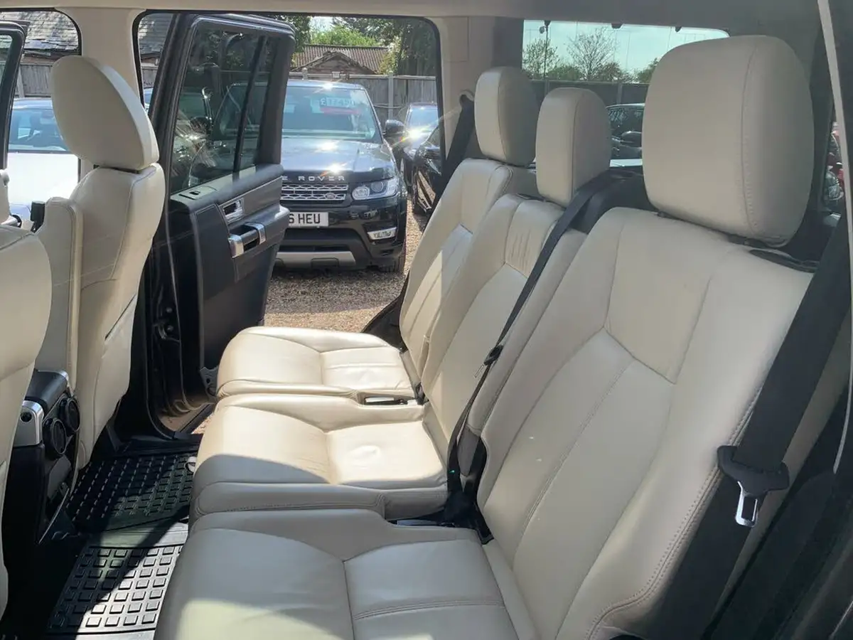 2015-land-rover-discovery-4-30-sd-v6-hse-big-47