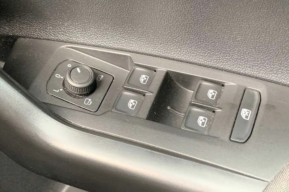 2022-volkswagen-polo-10-tsi-life-dsg-big-26