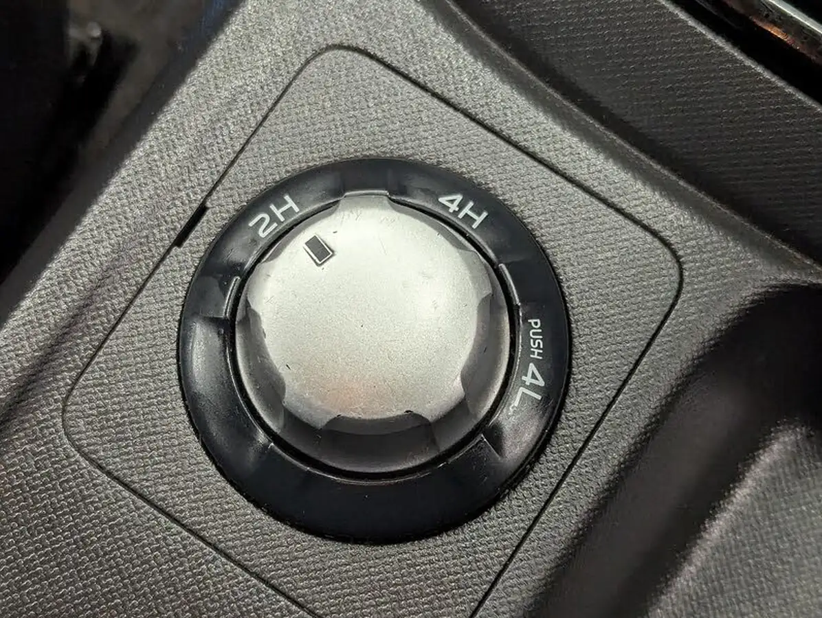 2018-isuzu-d-max-19td-blade-big-26