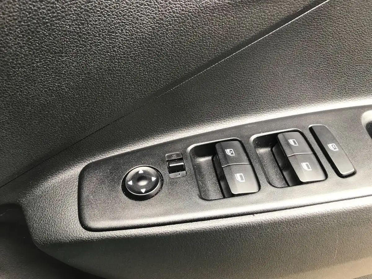 2022-hyundai-i10-12-se-connect-auto-big-28