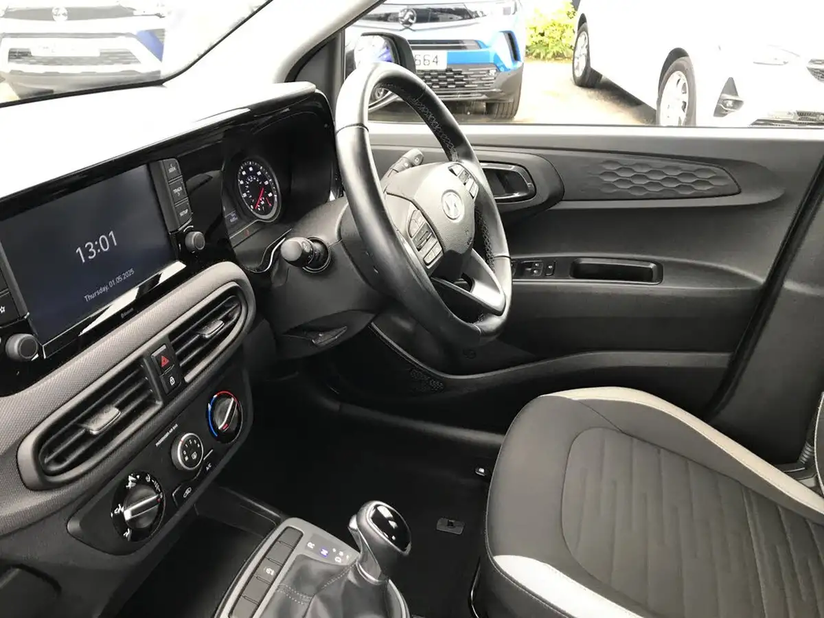 2022-hyundai-i10-12-se-connect-auto-big-4
