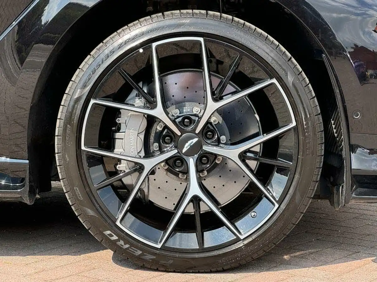 2024-aston-martin-dbx-40-v8-big-2
