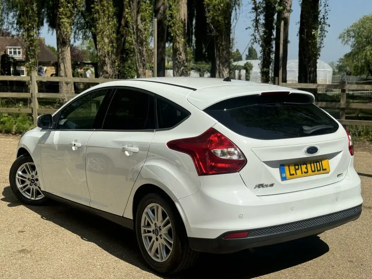 2013-ford-focus-10-titanium-125ps-hatchback-big-34