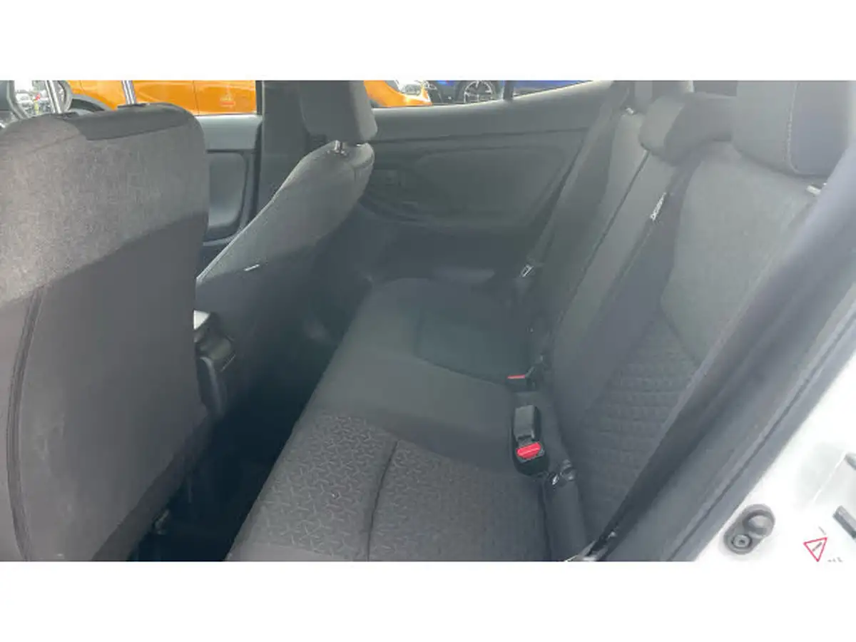 2022-toyota-yaris-15-vvt-i-design-panoramic-roof-big-12