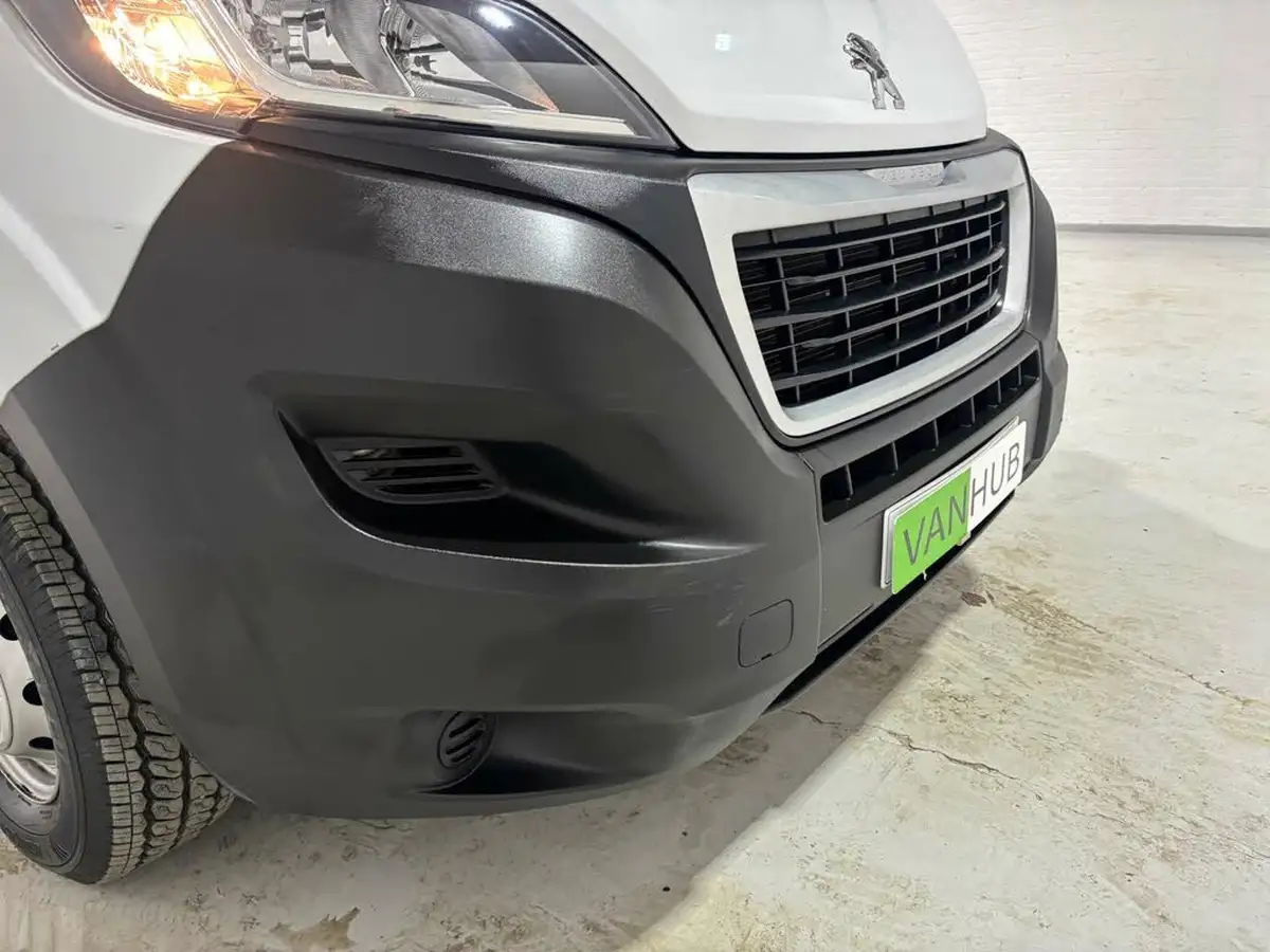 2023-peugeot-boxer-22-bluehdi-professional-premium-335-l2h2-big-3