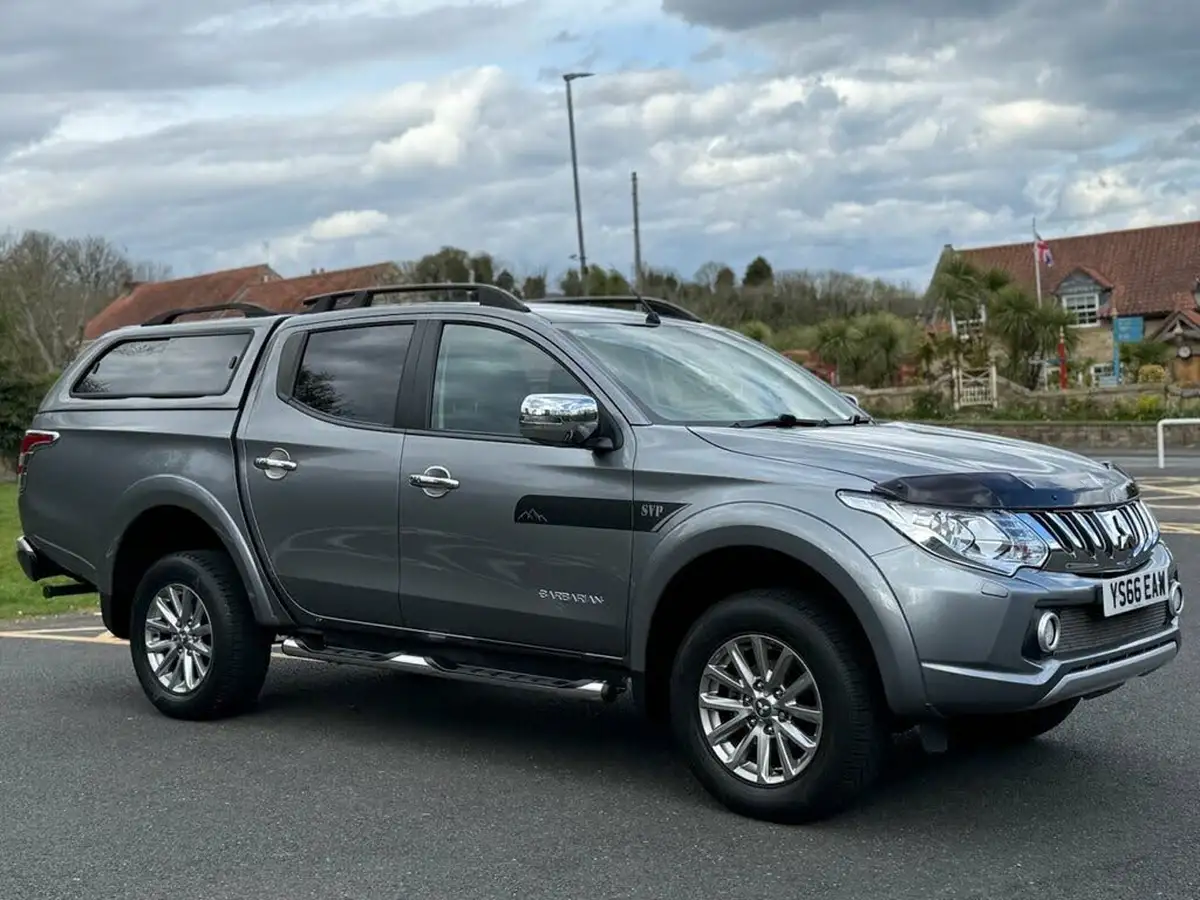 2016-mitsubishi-l200-24di-d-barbarian-big-5
