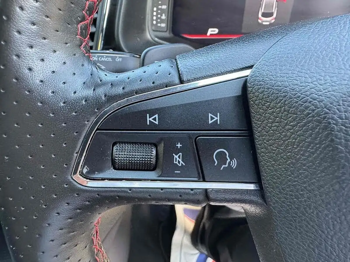 2020-seat-leon-20tdi-fr-black-edition-estate-dsg-big-24