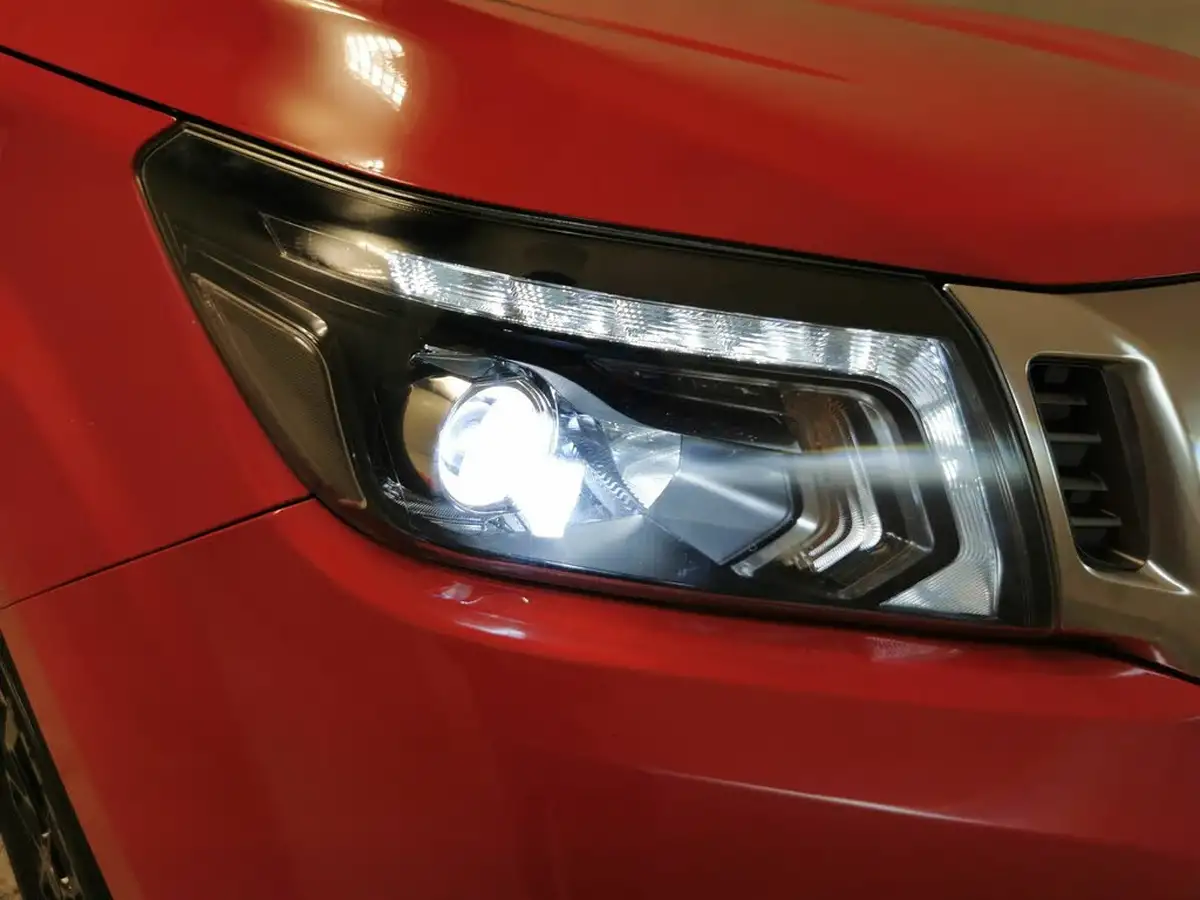 2019-nissan-navara-23dci-tt-tekna-8-navileather-auto-big-5