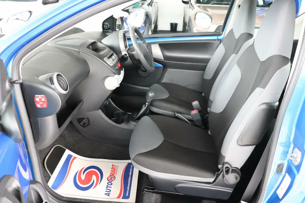 2013-peugeot-107-10-access-big-27