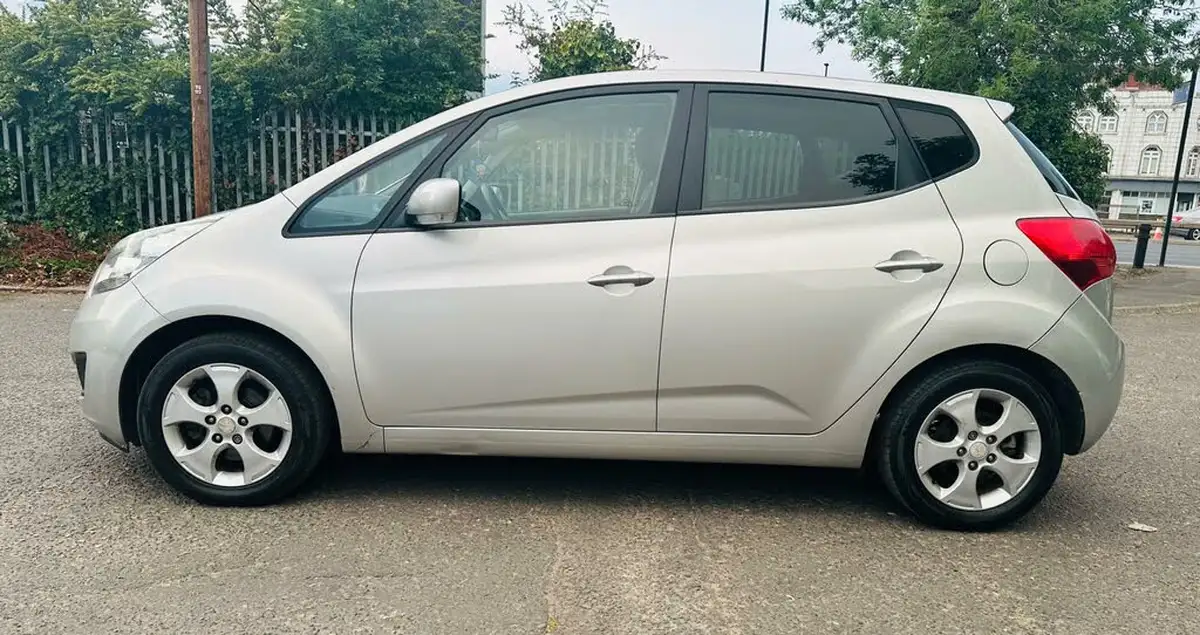 2012-kia-venga-16-3-auto-big-11