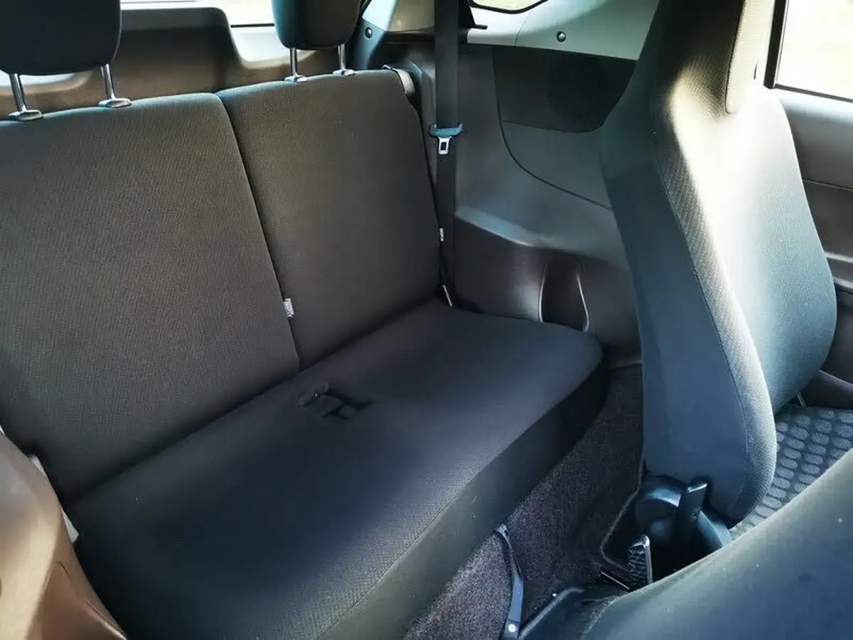 2010-toyota-iq-10-2-multidrive-big-15