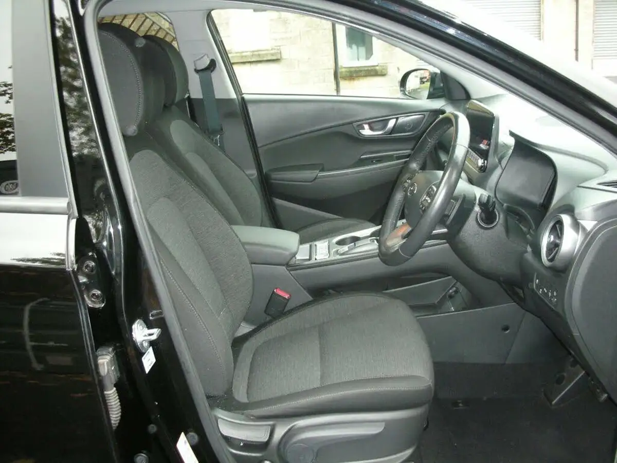 2021-hyundai-kona-e-premium-136ps-39kwh-105kw-obc-big-9