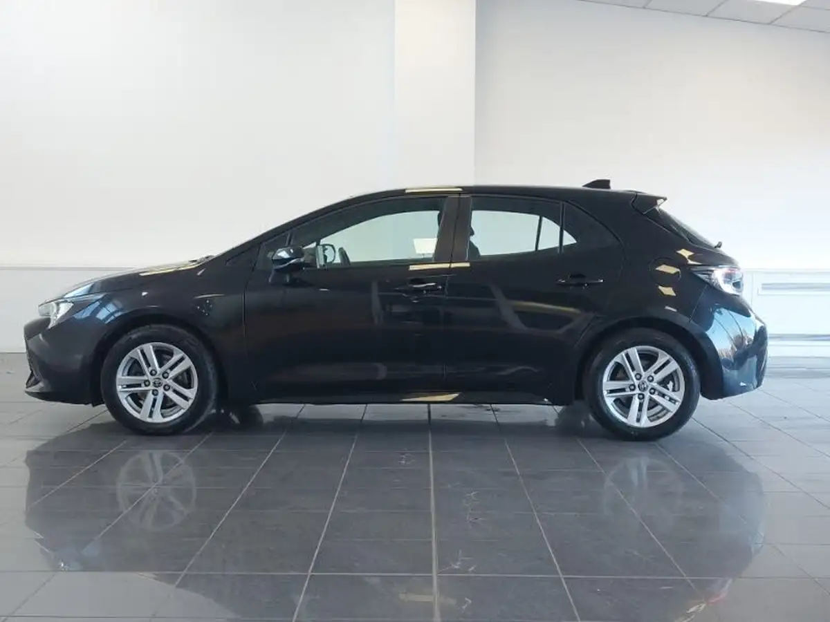 2022-toyota-corolla-20-vvt-i-icon-193bhp-hatchback-big-3