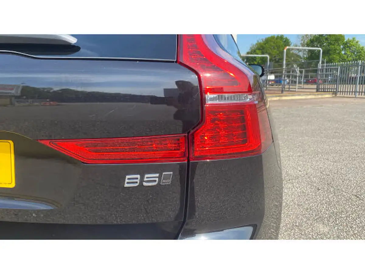 2022-volvo-xc60-20-b5-r-design-awd-big-42