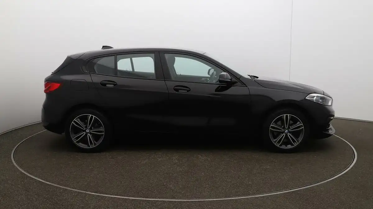 2021-bmw-1-series-15-118i-sport-lcp-big-40