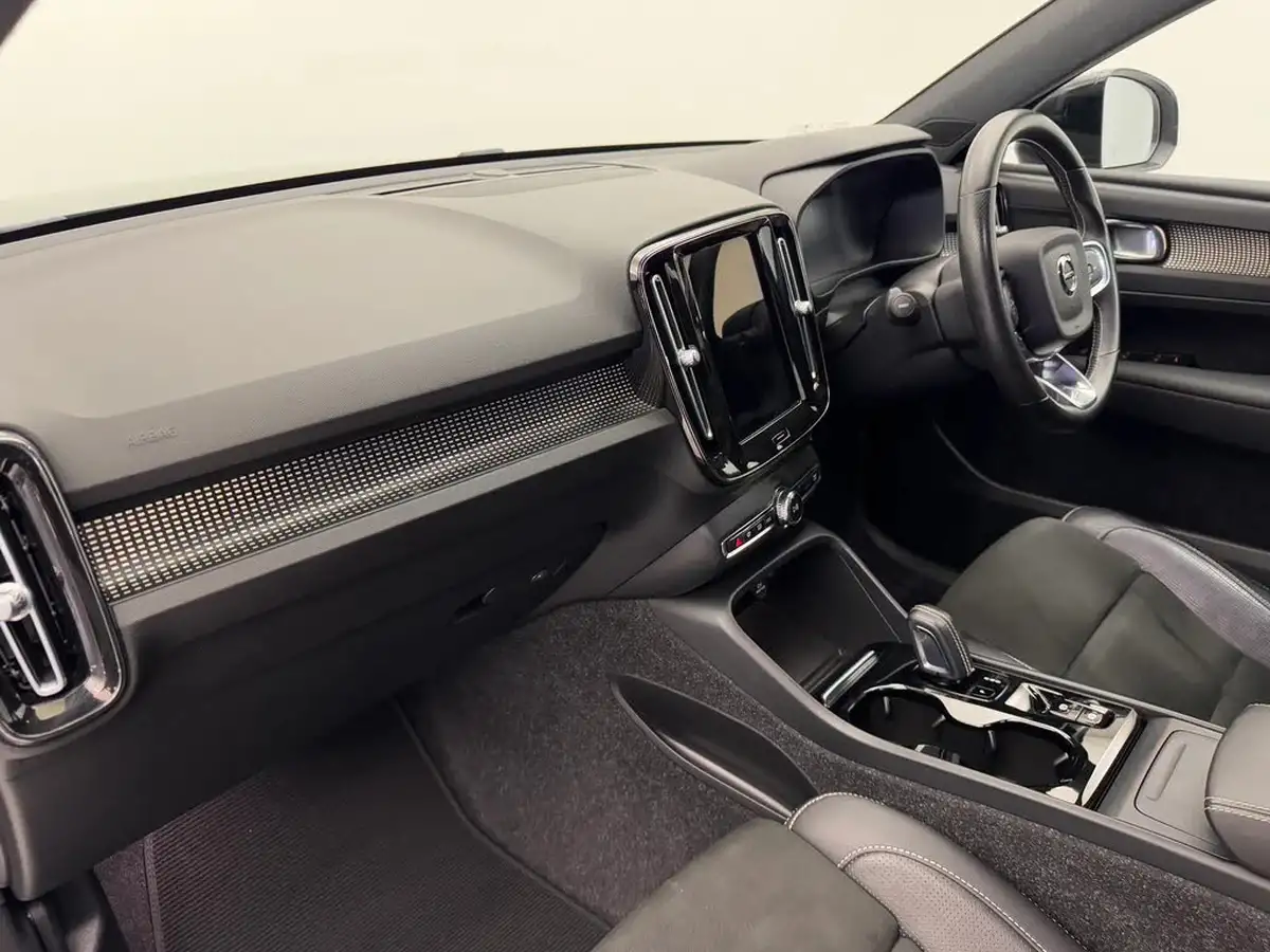 2020-volvo-xc40-15-t3-r-design-geartronic-big-9
