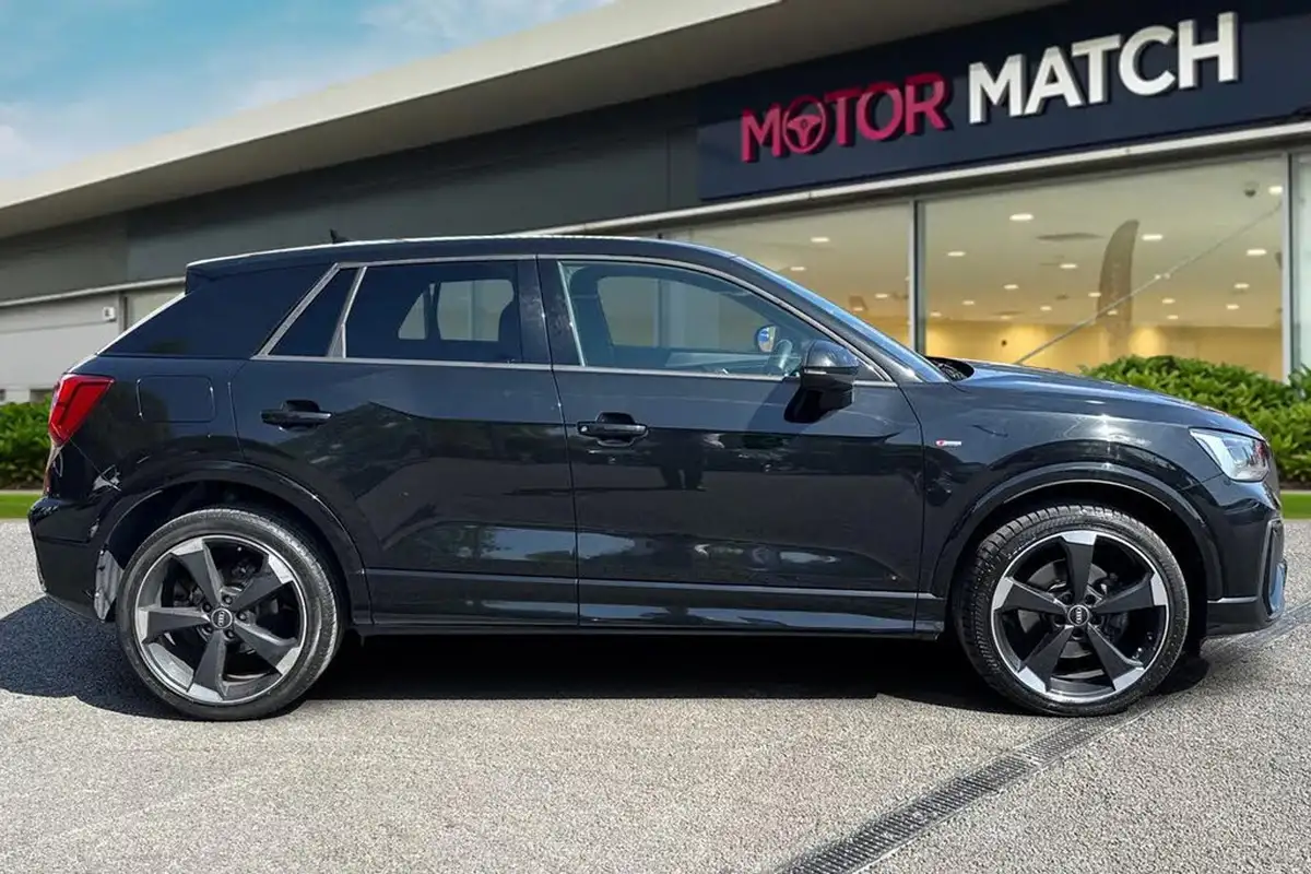 2022-audi-q2-15-35-tfsi-black-edition-s-tronic-big-2
